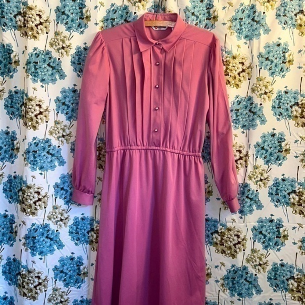 Elegant Pink Pleated Dress